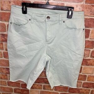 Style & Co Mid Rise pale green Bermuda Shorts Size 14
